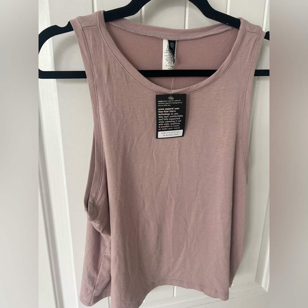 Onzie M/L tank NWT